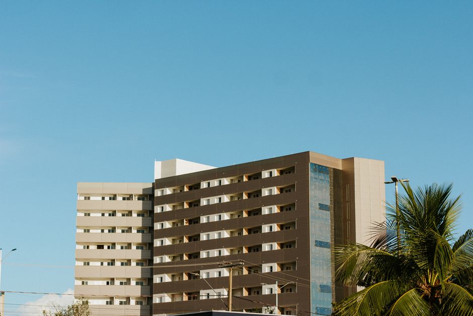 Contemporary apartment building in Palmas, Brazil with clear blue skies and palm trees.